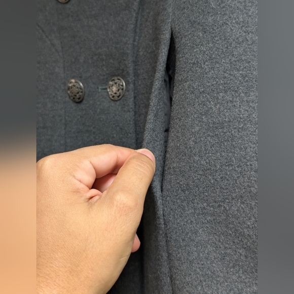 Elegant Gray Double-Breasted Coat with Faux Fur Trim For Child - Picture 8 of 13
